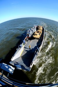 US Navy 100128-N-7955L-192 A landing craft utility approaches USS Kearsarge