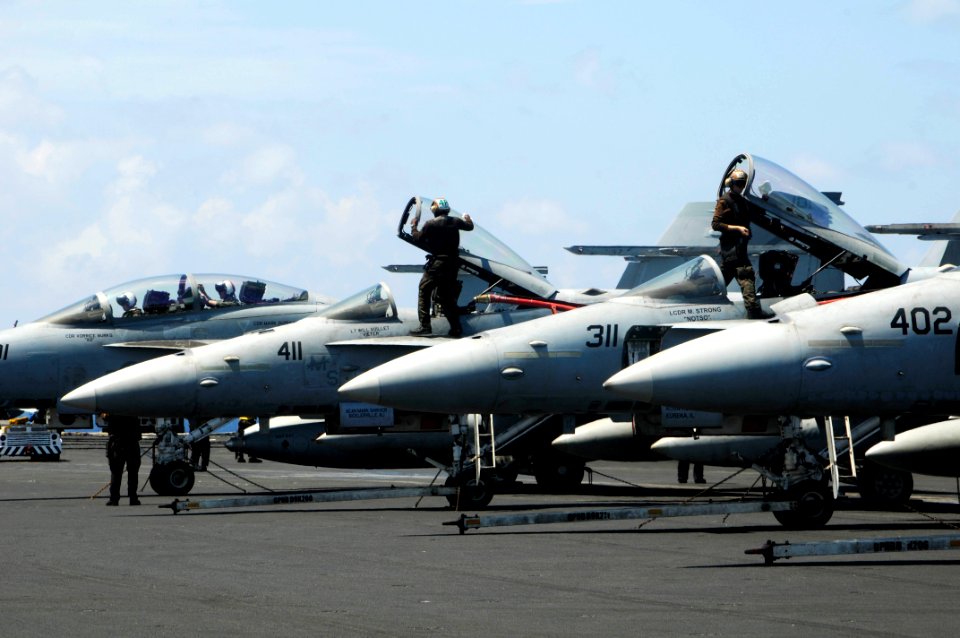 US Navy 100128-N-3038W-111 USS Nimitz Sailors prepare aircraft for flight