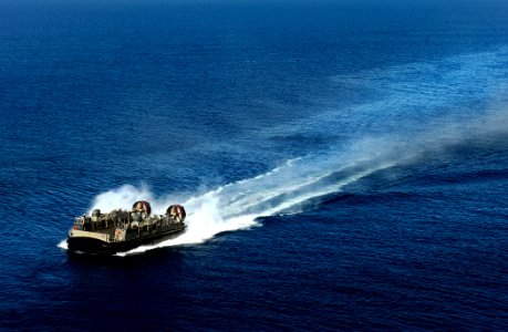 US Navy 100128-N-5345W-313 A landing craft air cushion (LCAC) assigned to Assault Craft Unit (ACU) 4 makes its way toward the well deck entrance of the multi-purpose amphibious assault ship USS Bataan (LHD 5) photo