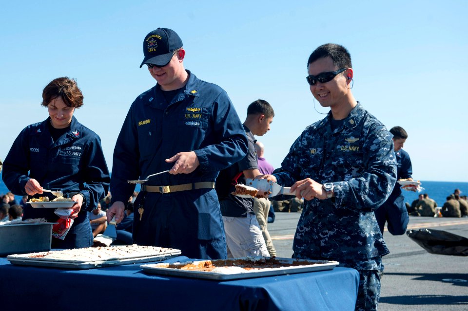 USS America steel beach picnic 140912-N-MD297-079