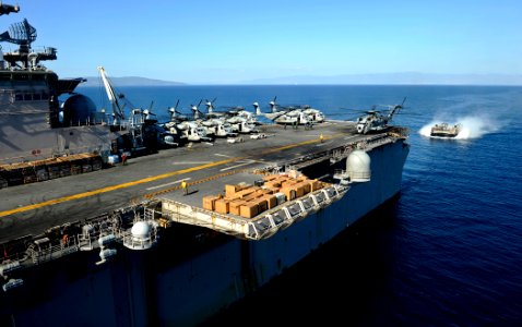 US Navy 100128-N-5345W-322 A landing craft air cushion (LCAC) assigned to Assault Craft Unit (ACU) 4, makes its way toward the well deck entrance of the multi-purpose amphibious assault ship USS Bataan (LHD 5) photo
