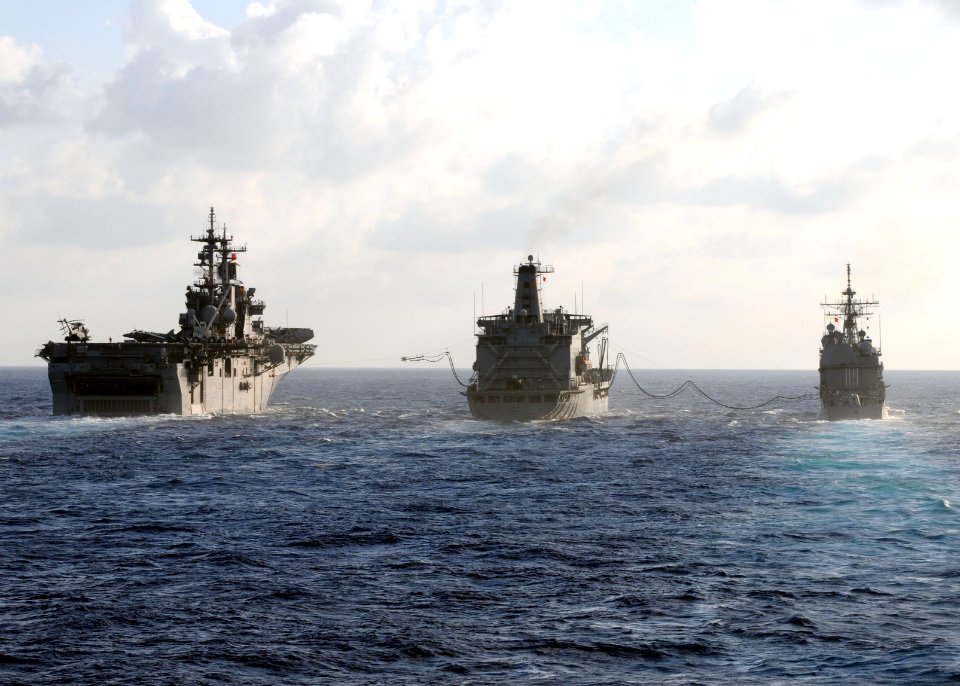 US Navy 100129-N-5538K-062 The Military Sealift Command fleet replenishment oiler USNS Tippecanoe (T-AO-199) refuels ships in the Pacific Ocean