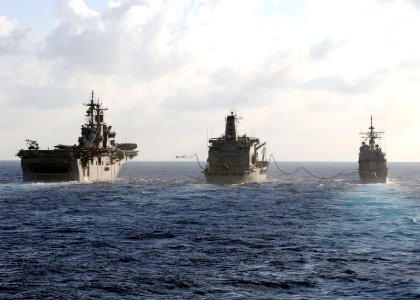 US Navy 100129-N-5538K-062 The Military Sealift Command fleet replenishment oiler USNS Tippecanoe (T-AO-199) refuels ships in the Pacific Ocean