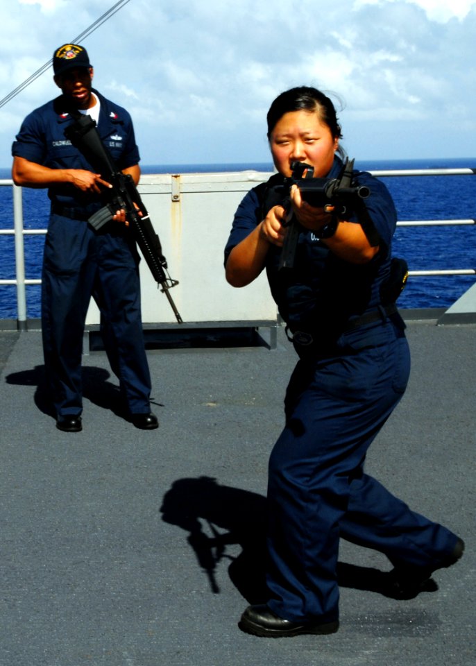 US Navy 100129-N-6692A-016 Sailors conduct anti-terrorism training aboard USS Harpers Ferry