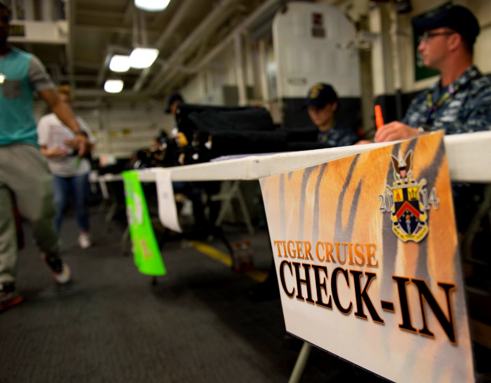 USS America tiger cruise 141013-N-LD343-004