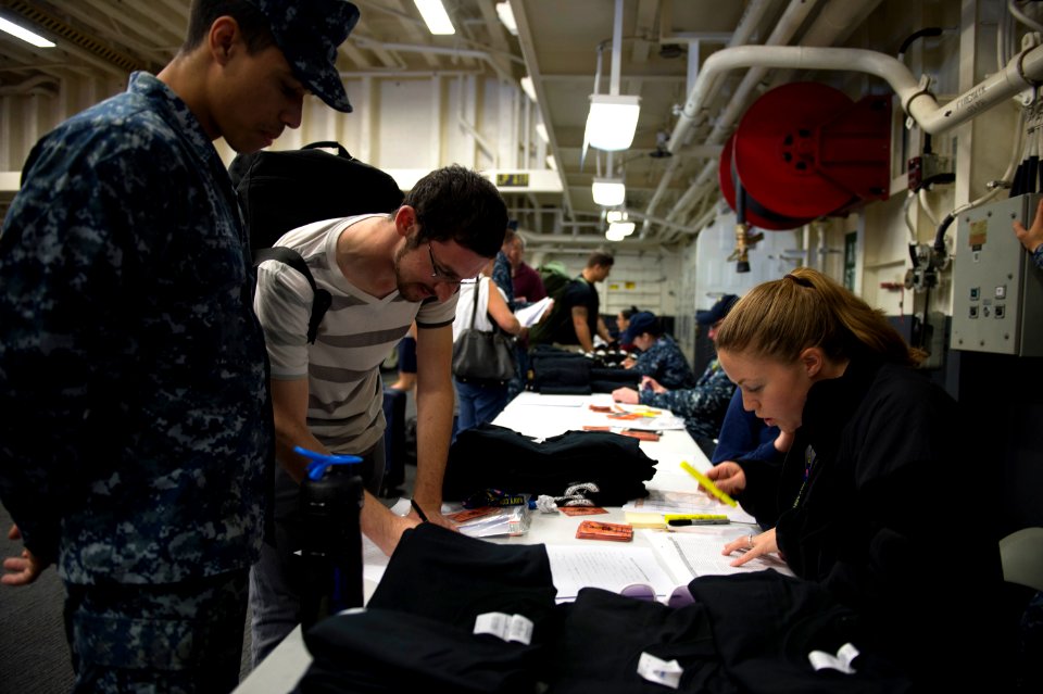 USS America tiger cruise 141013-N-LD343-006