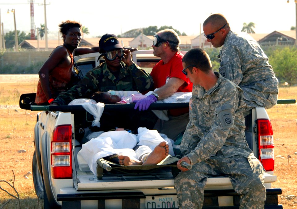 US Navy 100131-N-8822R-128 Members of the U.S. Army 82nd Airborne Division help medically evacuate a Haitian girl and her mother to the U.S. Embassy for medical care
