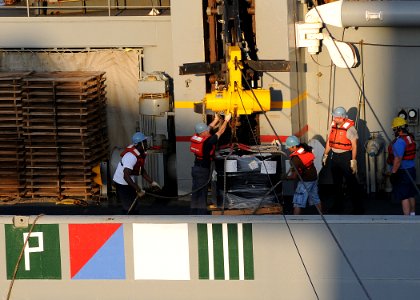 US Navy 100201-N-1082Z-012 Sailors, assigned to the amphibious dock landing ship USS Ashland (LSD 48) handle lines during a replenishment at sea with the Military Sealift Command fleet replenishment oiler USNS Big Horn (T-AO 19