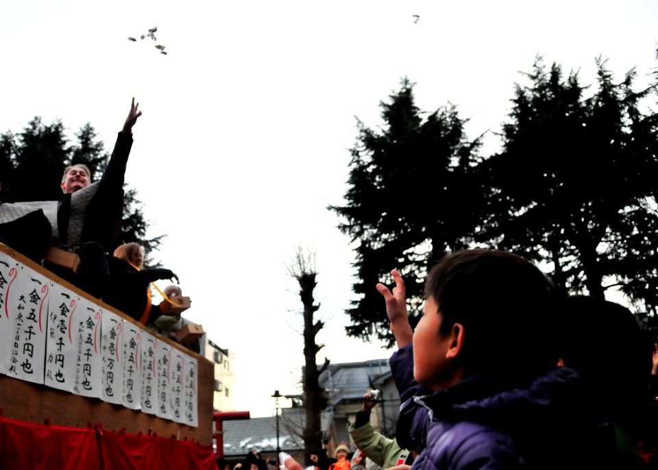 US Navy 100203-N-4031K-050 Sailor participate in Japanese festival