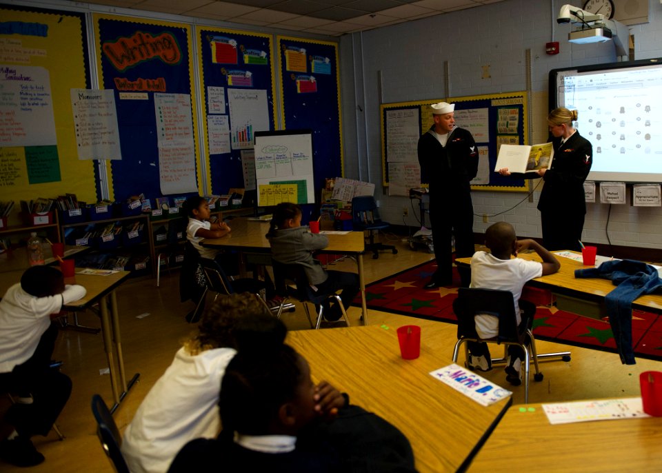 USS America sailors participate in community relations during San Francisco Fleet Week 141008-N-FR671-042