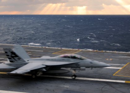 US Navy 100203-N-9116S-227 An F-A-18E Super Hornet from Strike Fighter Squadron (VFA) 31 lands aboard the aircraft carrier USS George H. W. Bush (CVN 77)