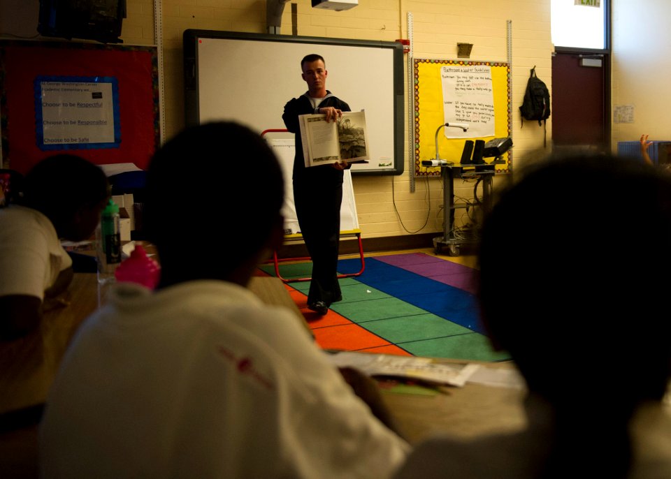 USS America sailors participate in community relations during San Francisco Fleet Week 141008-N-FR671-168
