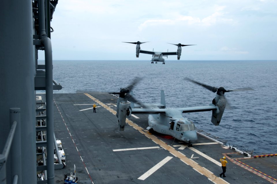 USS America receives distinguished visitors from El Salvador 140908-N-LQ799-113