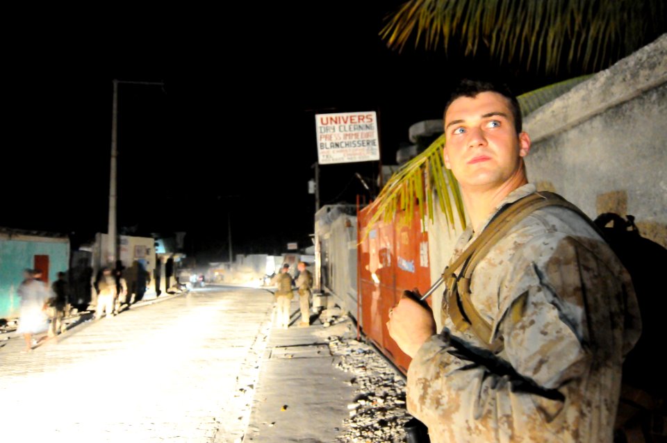 US Navy 100206-N-2735T-455 Marines from the 24th Marine Expeditionary Unit (24th MEU) conduct a reconnaissance patrol