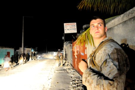 US Navy 100206-N-2735T-455 Marines from the 24th Marine Expeditionary Unit (24th MEU) conduct a reconnaissance patrol