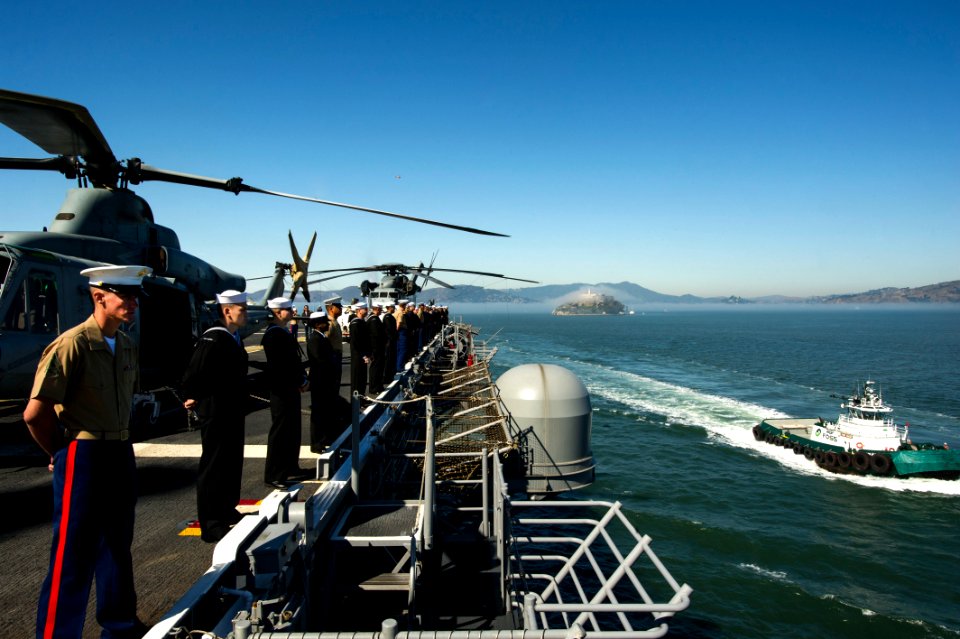 USs America operations 141006-N-AC979-024