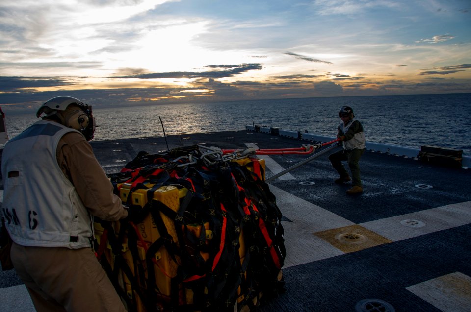 USS America operations 140909-N-MZ309-042