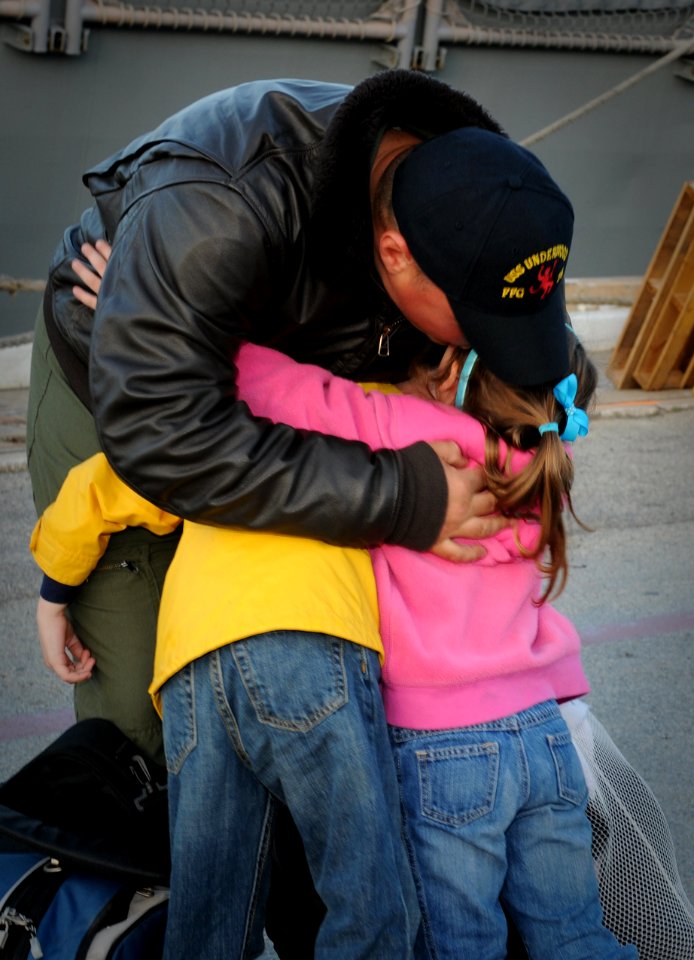 US Navy 100209-N-1522S-006 Lt. Cmdr. James Grieco embraces his children, James and Rachel upon return of the guided-missile frigate USS Underwood (FFG 36) to Naval Station Mayport
