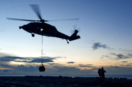 USS America operations 140909-N-MZ309-125
