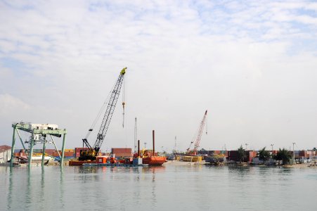 US Navy 100211-N-1134L-088 A damaged crane is torn down in Haiti