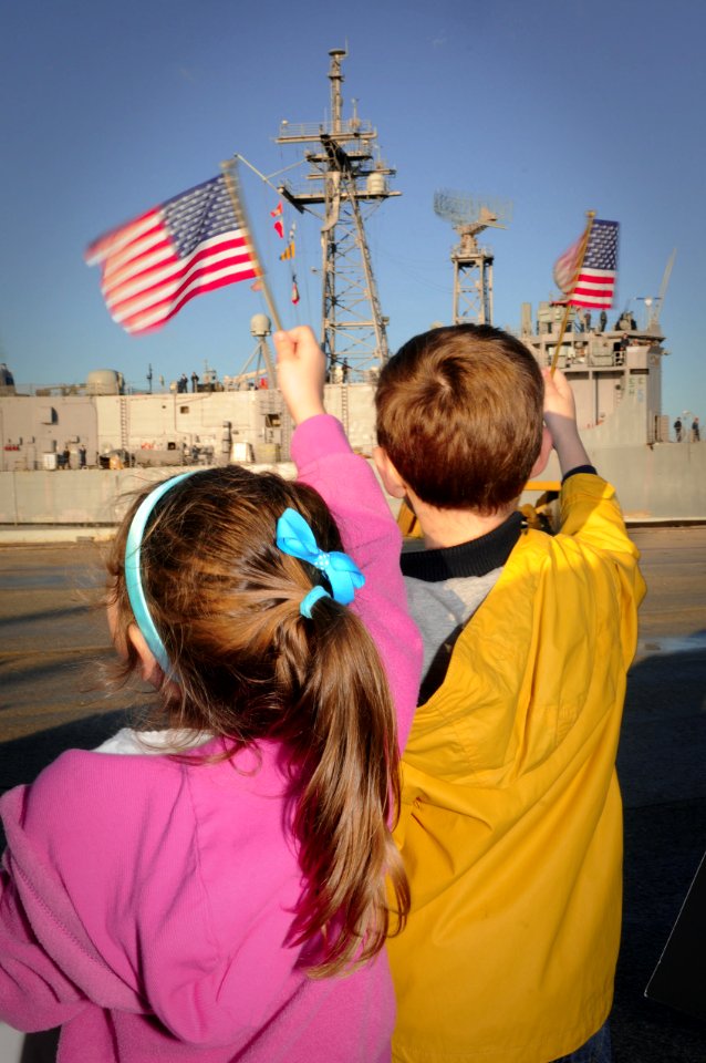 US Navy 100209-N-1522S-004 achel and James Grieco wave to their father, Lt. Cmdr. James Grieco as the guided-missile frigate USS Underwood (FFG 36) returns to Naval Station Mayport