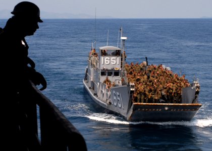 US Navy 100211-N-6692A-028 Landing Craft Utility (LCU) 1631 transports Marines assigned to the 31st Marine Expeditionary Unit (31st MEU) to the amphibious dock landing ship USS Harpers Ferry (LSD 49)
