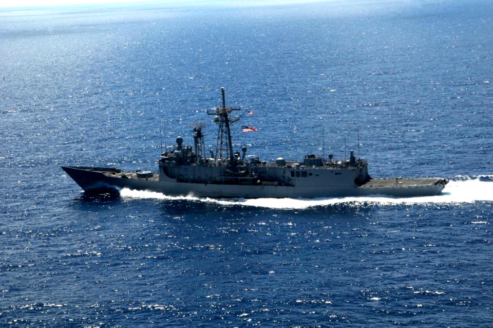 US Navy 100215-N-3038W-329 The guided-missile frigate USS Rentz (FFG 46) operates in the South China Sea