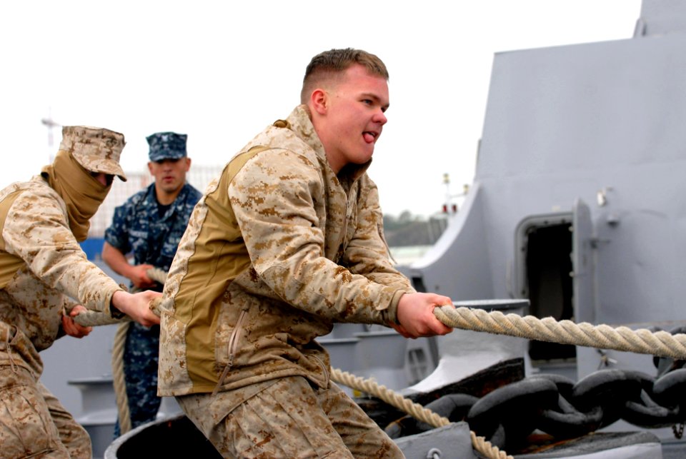 US Navy 100218-N-3358S-042 Marines aboard SS Mesa Verde (LPD 19) work as line handlers as the ship moves pier side in Rota, Spain