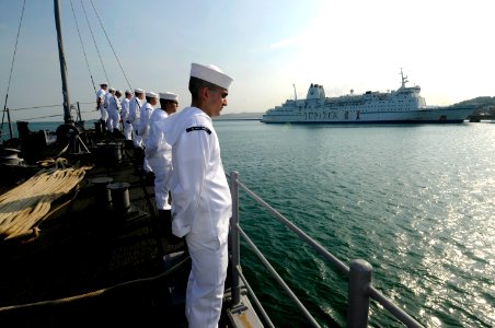 US Navy 100215-N-8335D-188 Sailors man the rails aboard the mine countermeasures ship USS Patriot (MCM 7) as she pulls into the port of Sihanoukville