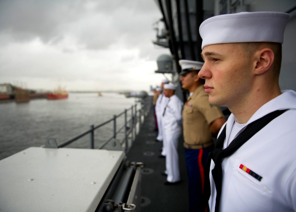 USS America operations 140805-N-FR671-085