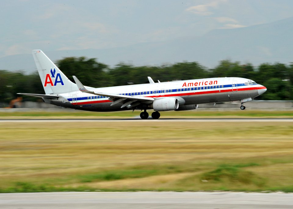 US Navy 100219-N-5961C-001 An American Airlines aircraft arrives at Toussaint Louverture International Airport in Port-au-Prince, Haiti, Feb. 19, 2010