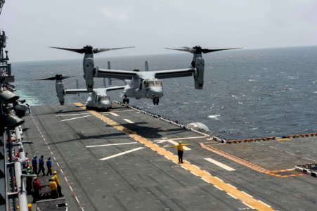 USS America conducts flight operations. (14799374853)