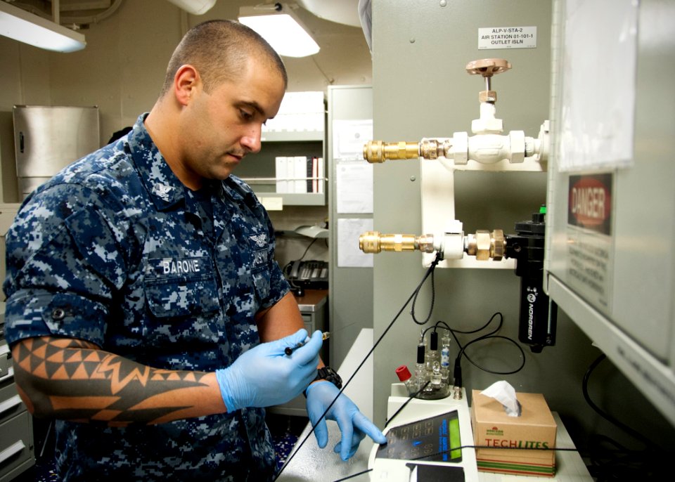 USS America operations 140815-N-FR671-215