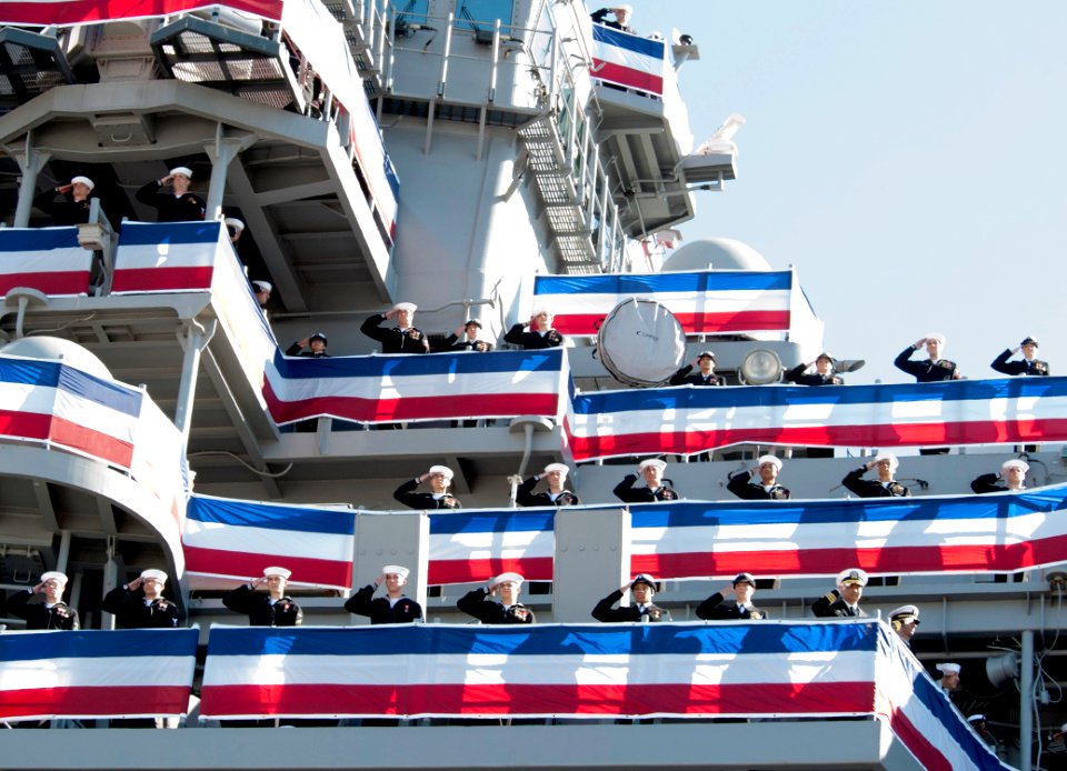 USS America commissioning 141006-N-AC979-347