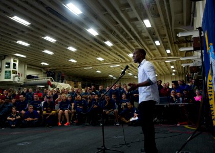USS America holds talent show 140912-N-FR671-134