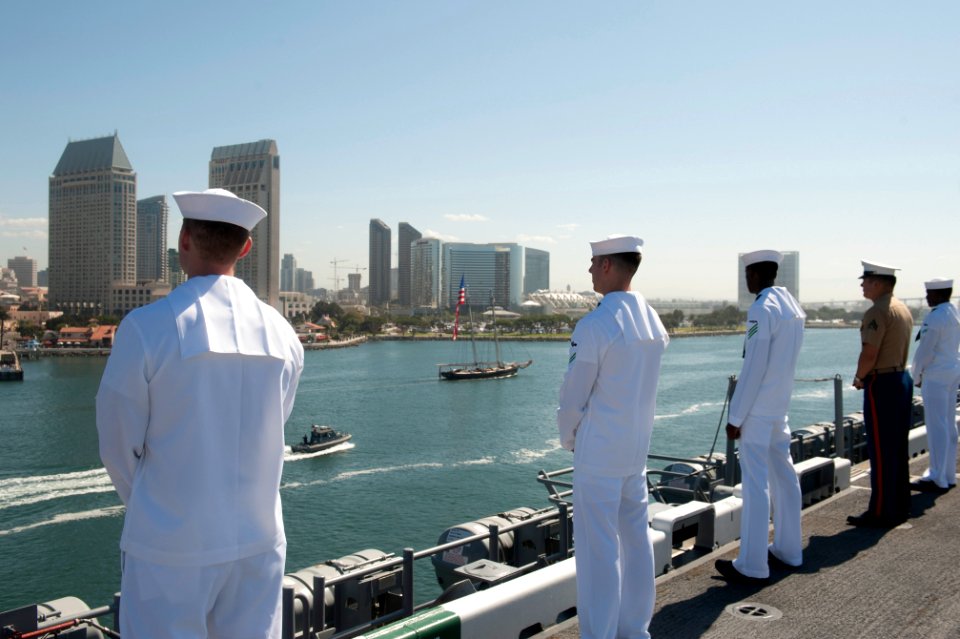 USS America arrives in its homeport of San Diego 140915-N-LQ799-005