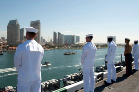 USS America arrives in its homeport of San Diego 140915-N-LQ799-005