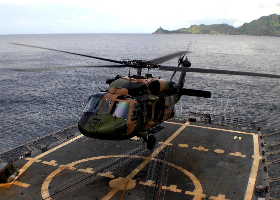 US Navy 100225-N-0000N-001 The guided-missile frigate USS Reuben James (FFG 57) conducts deck-landing qualifications
