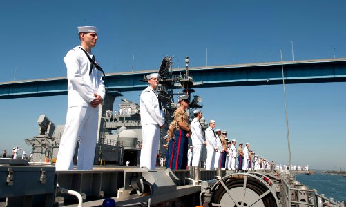 USS America arrives in its homeport of San Diego 140915-N-LQ799-058