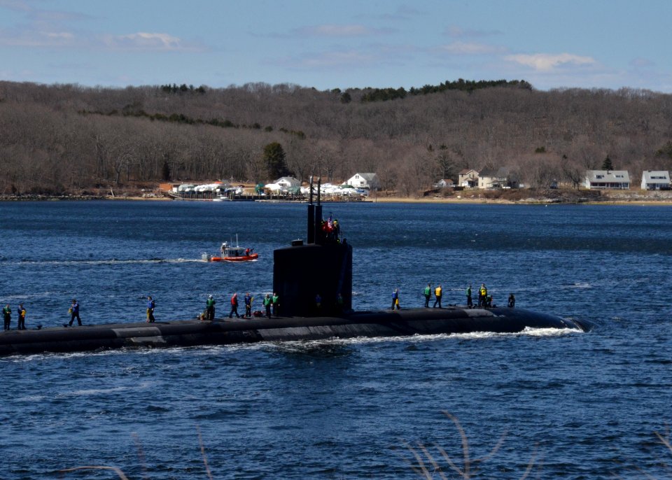 USS Alexandria transits the Thames River. (8621842951)