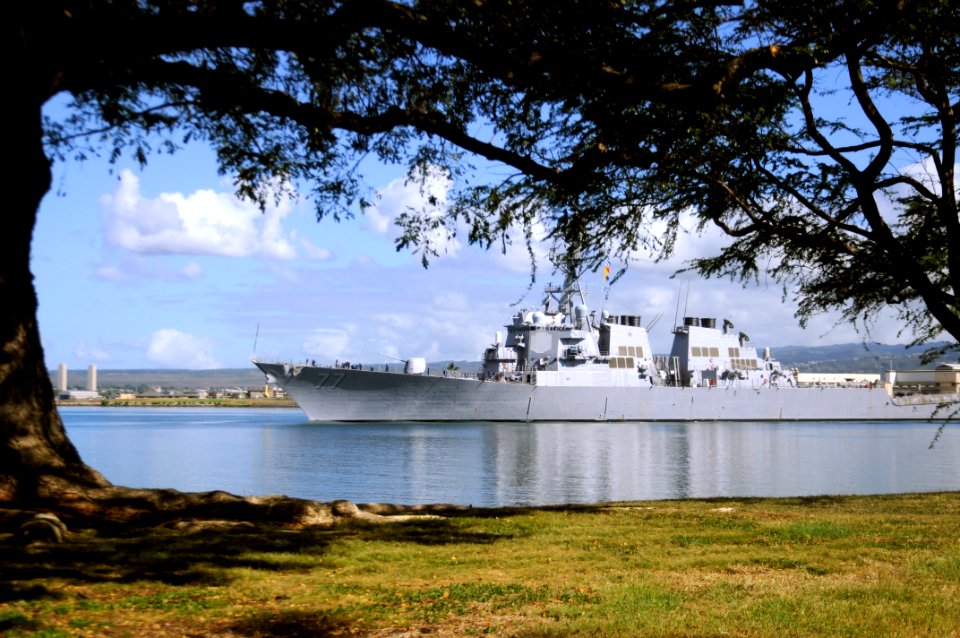 US Navy 100227-N-7498L-001 The guided-missile destroyer USS O'Kane (DDG 77) makes its way out of Naval Station Pearl Harbor as the state of Hawaii prepares for a possible tsunami