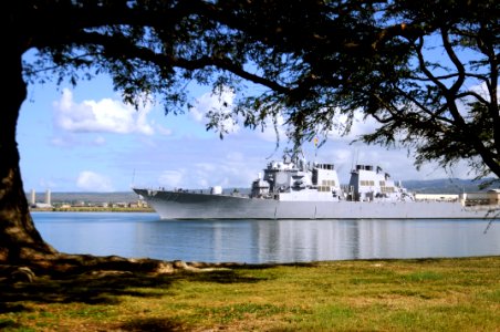 US Navy 100227-N-7498L-001 The guided-missile destroyer USS O'Kane (DDG 77) makes its way out of Naval Station Pearl Harbor as the state of Hawaii prepares for a possible tsunami