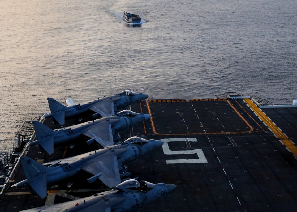 US Navy 100302-N-7948R-012 Landing Craft Unit (LCU) 1617 approaches the amphibious assault ship USS Peleliu (LHA 5) to embark Marines assigned to the 15th Marine Expeditionary Unit (15th MEU)