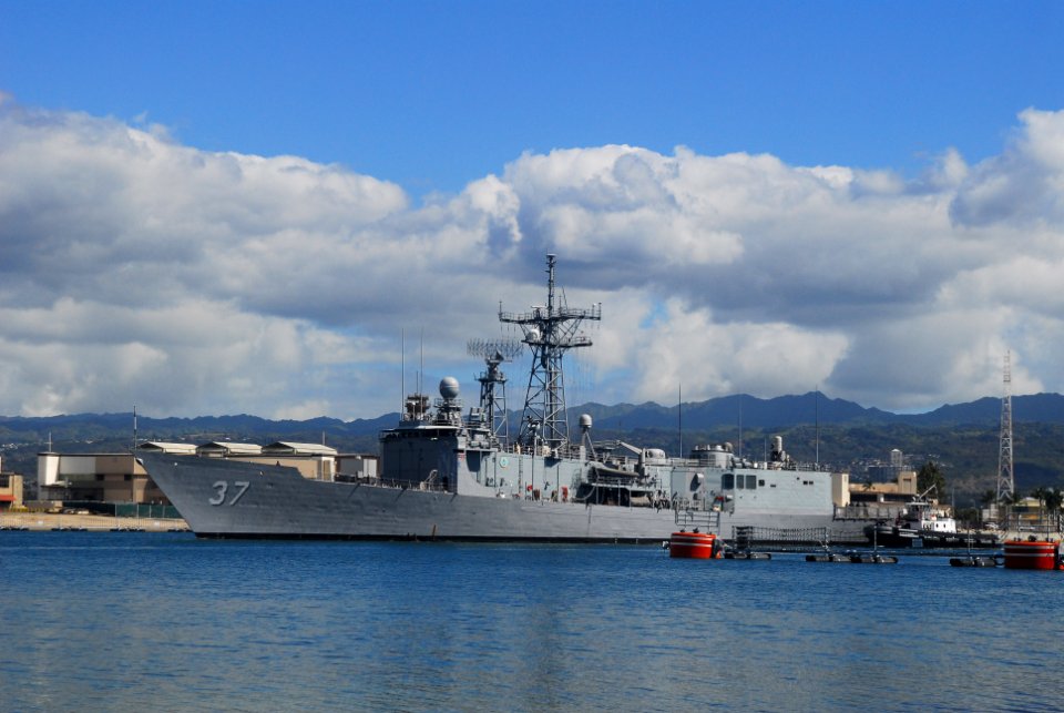 US Navy 100227-N-0995C-004 The guided-missile frigate USS Crommelin (FFG 37) makes its way out of Naval Station Pearl Harbor as the state of Hawaii is expecting a tsunami generated by an earthquake near Chile