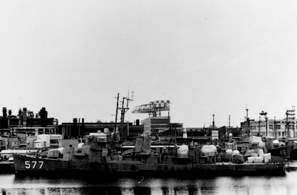 USS Alexander J. Luke (DE-577) laid up at the Philadelphia Naval Shipyard, in May 1970 (NH 79812)