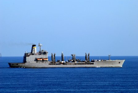 US Navy 100302-N-6692A-025 The Military Sealift Command fleet replenishment oiler USNS Tippecanoe (T-AO 199) transits the Pacific Ocean