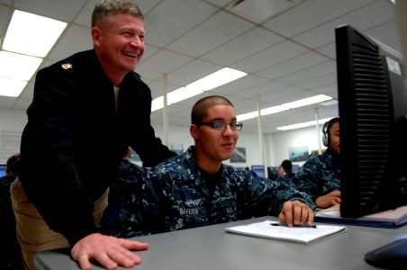 US Navy 100302-N-9818V-295 Master Chief Petty Officer of the Navy (MCPON) Rick West talks to Sailors during a class at the Center for Naval Engineering during his visit to Naval Station Great Lakes