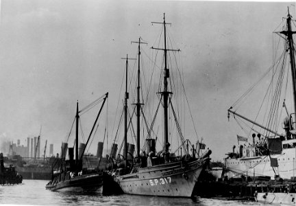 USS Aloha (SP-317) at New York Navy Yard