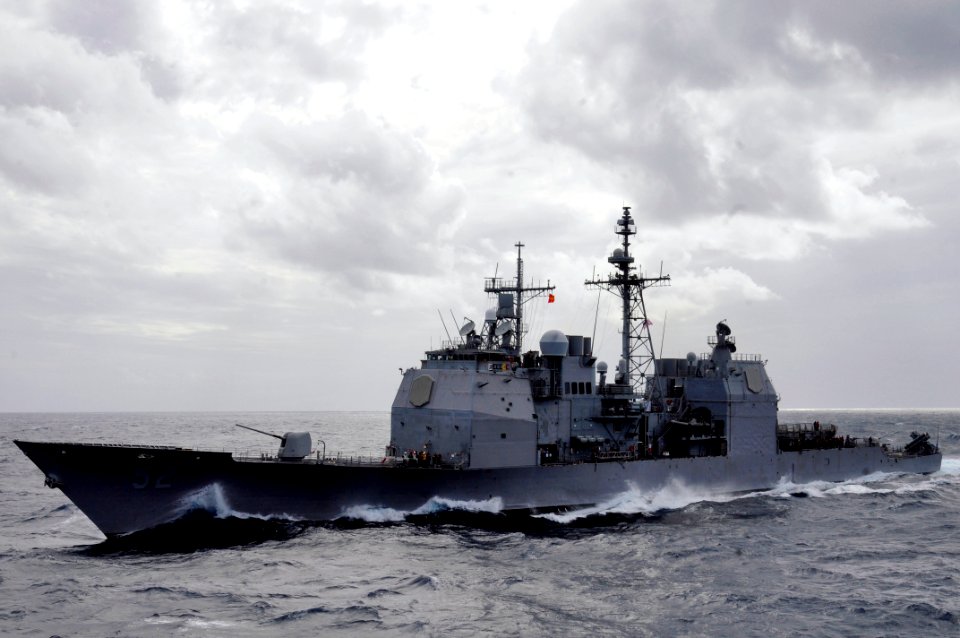 US Navy 100304-N-6006S-046 The Ticonderoga-class guided-missile cruiser USS Bunker Hill (CG 52) transits in the Atlantic Ocean