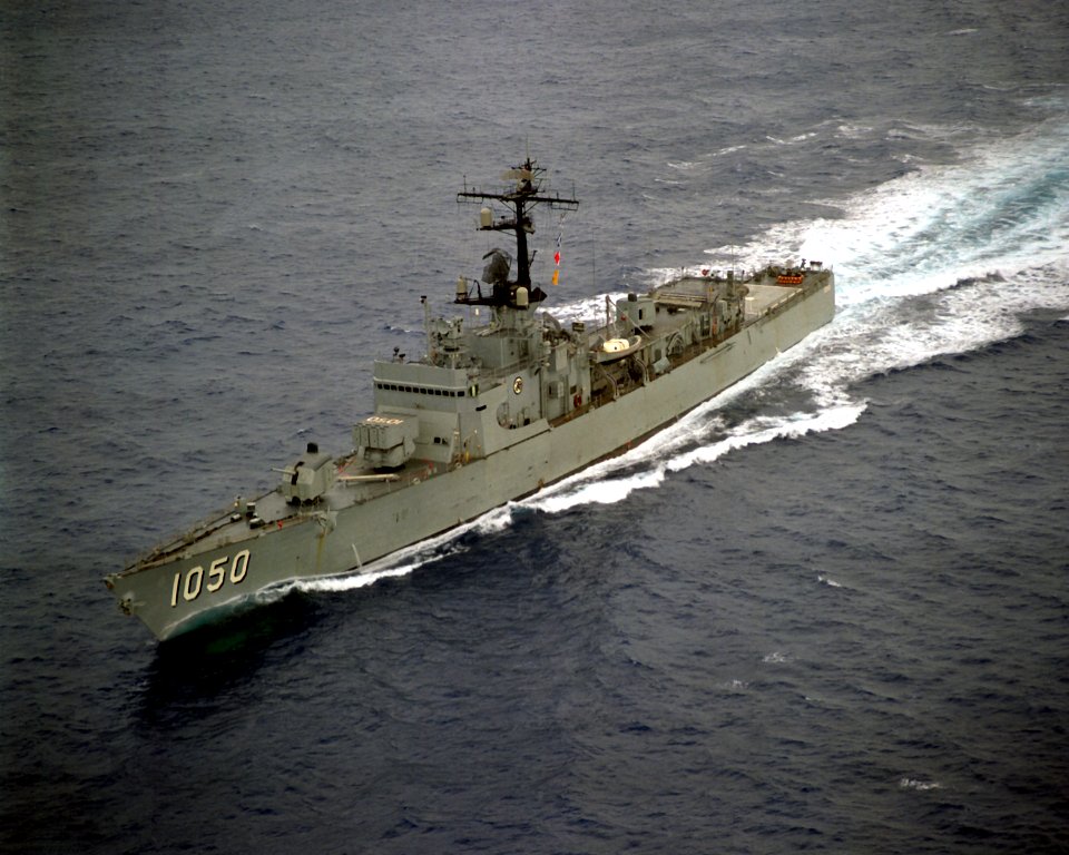 USS Albert David (FF-1050) underway in the Pacific Ocean on 19 December 1975 (6392015)
